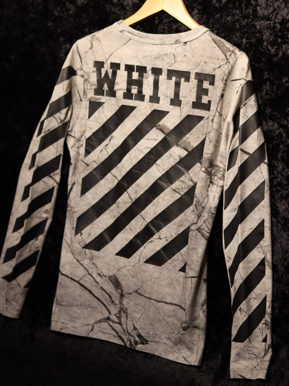 Off-White Men's Gray Marble-Print Crew Neck Shirt with Black Drawstring